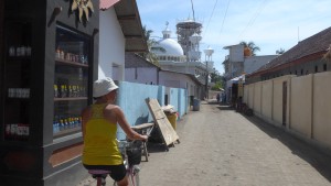 Riding towards the mosque, Gili T