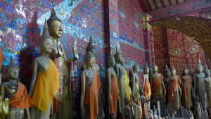 Buddhas in a row